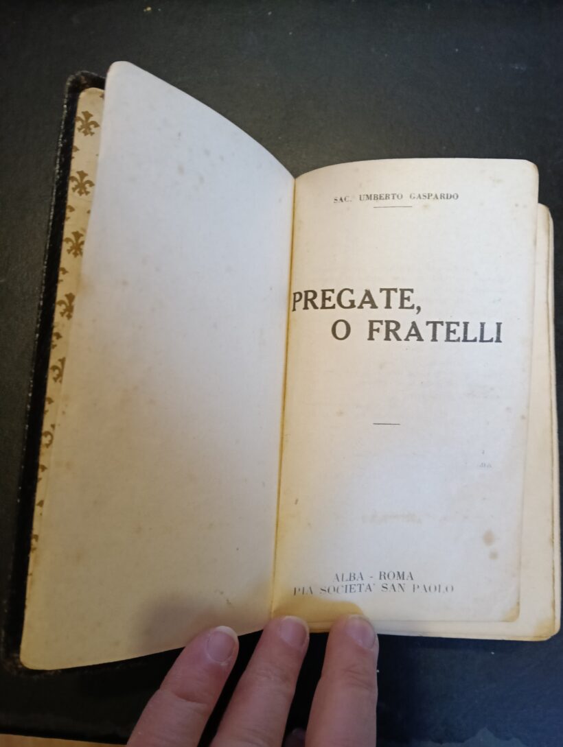 Paroissein romain contenant les offices des dimanches et des principales fetes